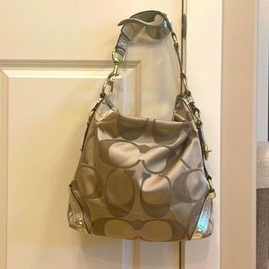 Coach gold hobo shoulder bag in gold